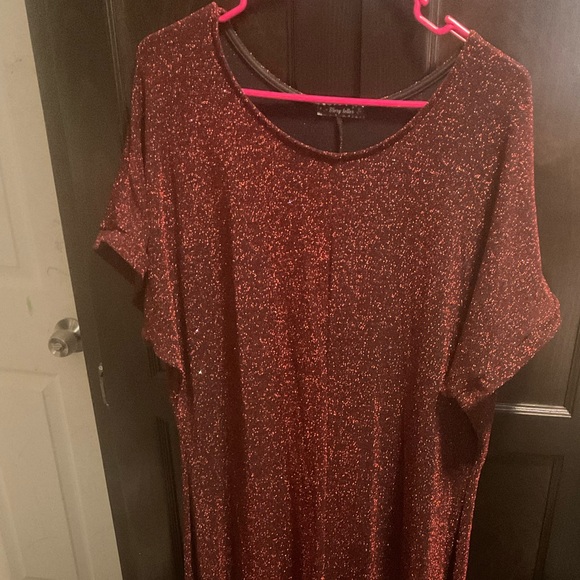 Beautiful shinny red dress size 1x wore once - Picture 1 of 8